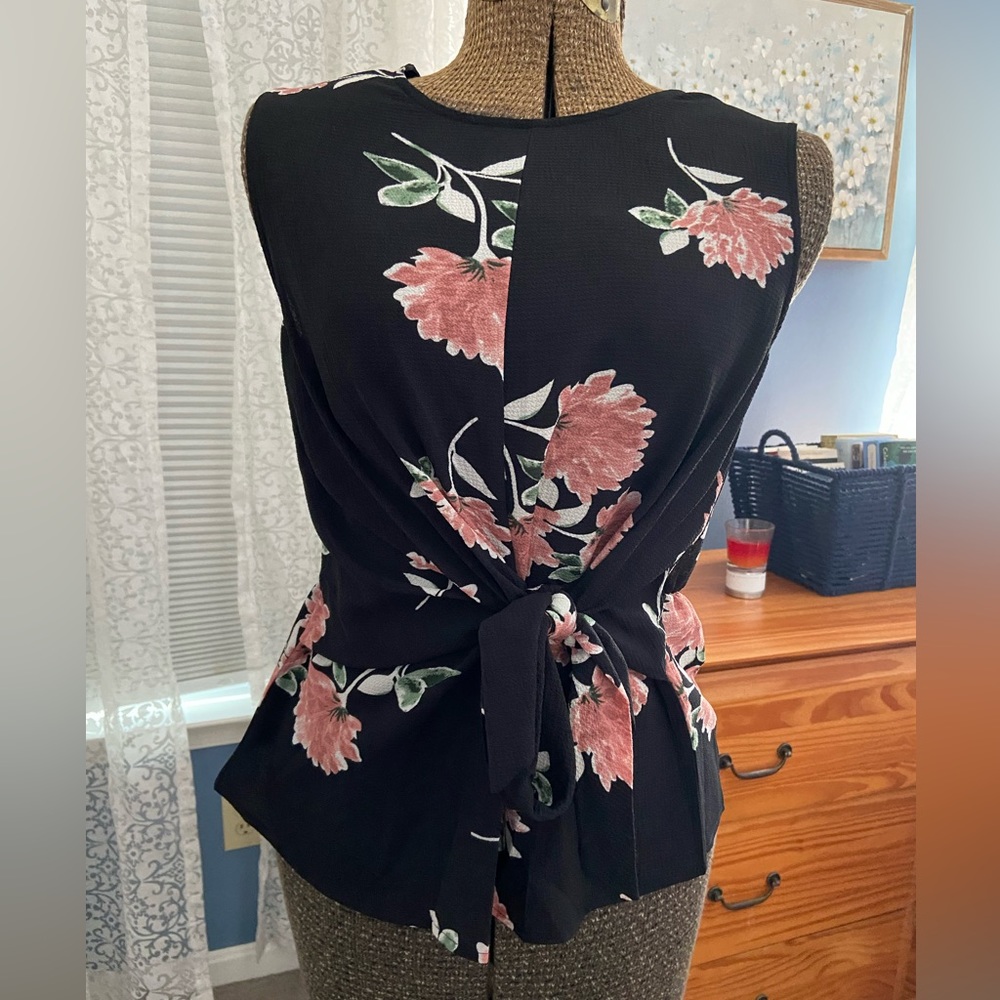 Harve Benard Print Series Black Sleeveless Tie-Front Blouse